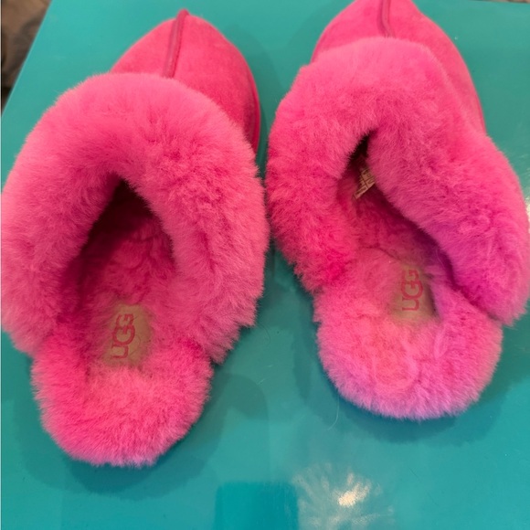 UGG Disquette slippers in a bright pink color - size 6! - Picture 2 of 4